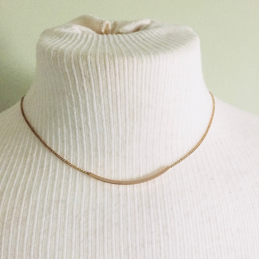 Gold Necklace With Curved Bar Accent